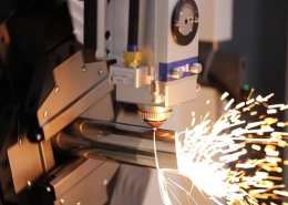 مقایسه دستگاه های لیزر برش رومیزی و صنعتی