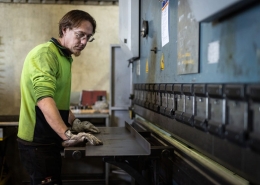 نقش دستگاه گیوتین در صنعت ساختمانی