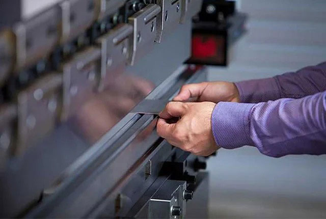 مقایسه دستگاه‌ های پرس برک با توجه به ظرفیت تولید