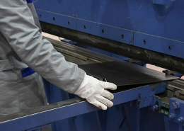 تأثیر ضخامت ورق بر عملکرد دستگاه گیوتین